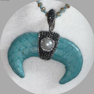 Untamed Turquoise colored Double Horn Necklace